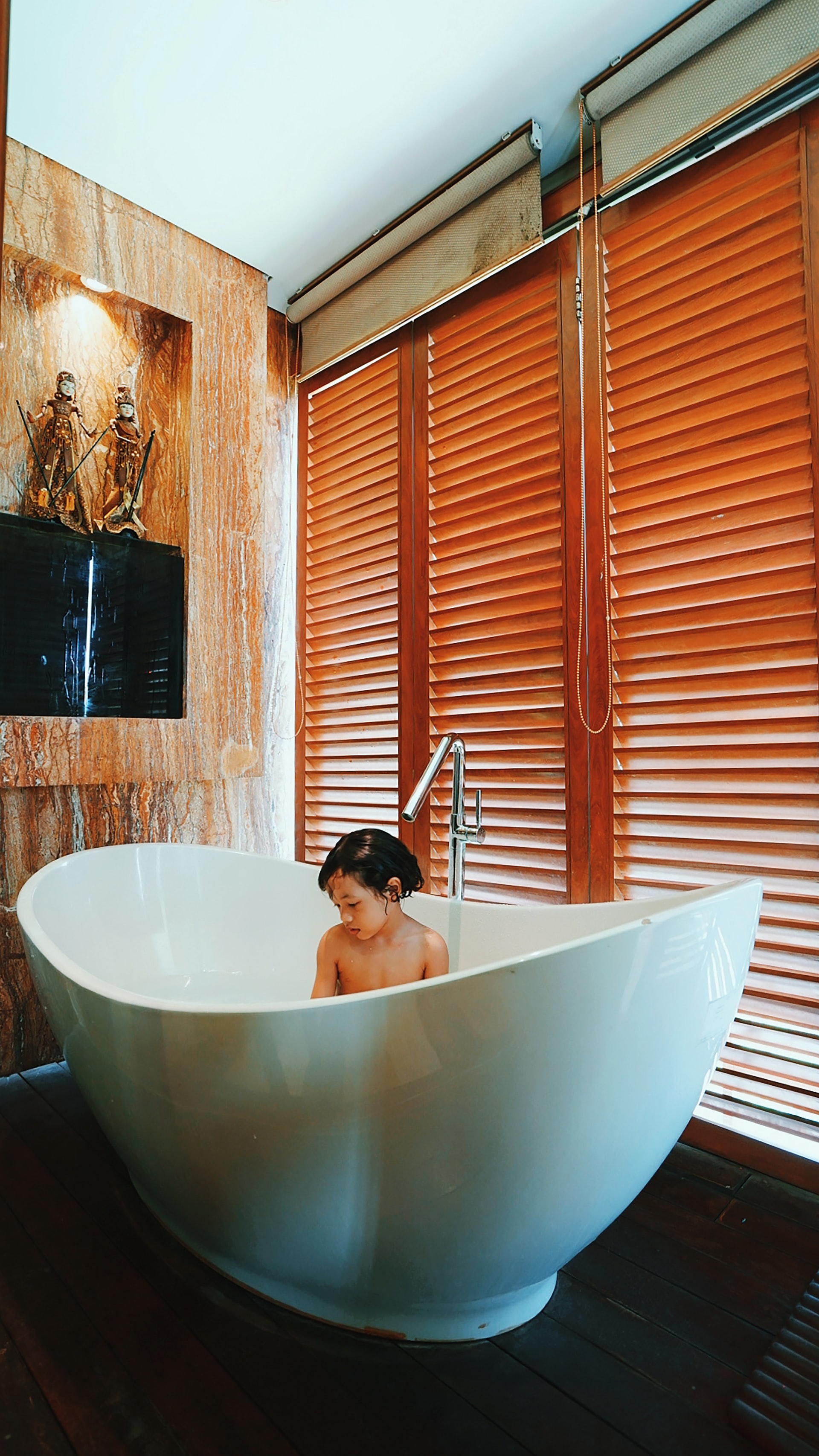Freestanding Travertine Bathtub
